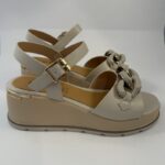 Sandali con zeppa Keys beige con accessorio catena art.K-11000