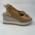 Sandalo con zeppa Repo camel con accessorio art.21243